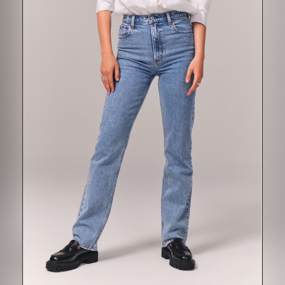 A&F | High Rise Straight Jeans